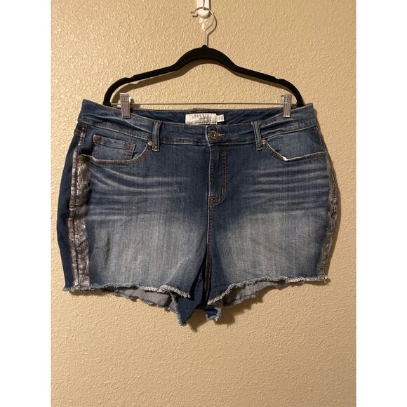 Torrid denim women’s shorts size 20 - Picture 1 of 5